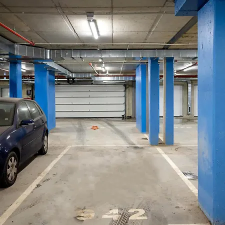 Cozy Living In Family Garden With Parking Space By Flat Manаger * Warna